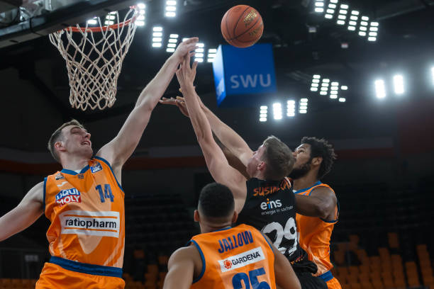 合逐渐蚕食 合逐渐蚕食