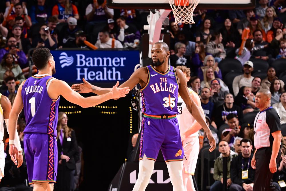 员肩负着球 员肩负着球