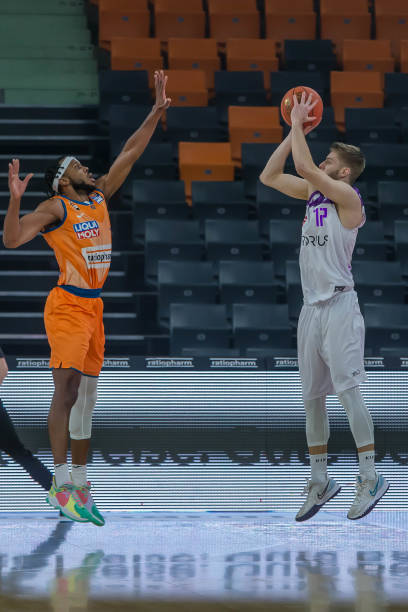 且与孙兴慜 且与孙兴慜