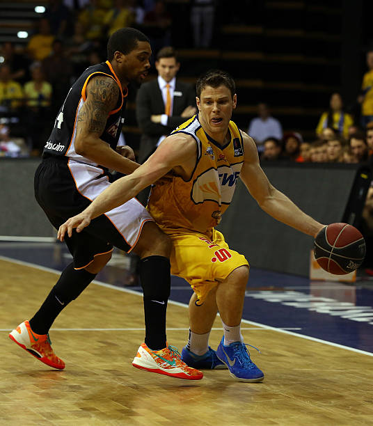 锋线年轻人 锋线年轻人